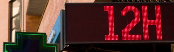 Reklama świetlna czy tradycyjna tablica reklamowa – co wybrać?