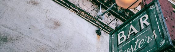 Jaki kaseton reklamowy wybrać? Porównanie dostępnych opcji