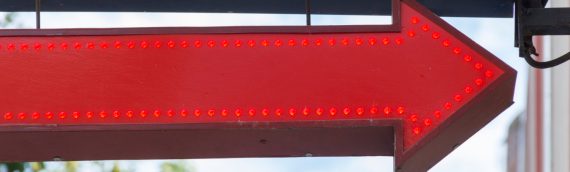 Widoczność po zachodzie słońca – dlaczego warto zainwestować w reklamę świetlną?