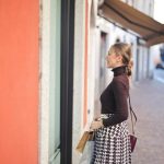 Czy oklejanie witryn sklepowych buduje rozpoznawalność marki? Oklejanie witryn sklepowych jako sposób na przykuwanie uwagi przechodniów